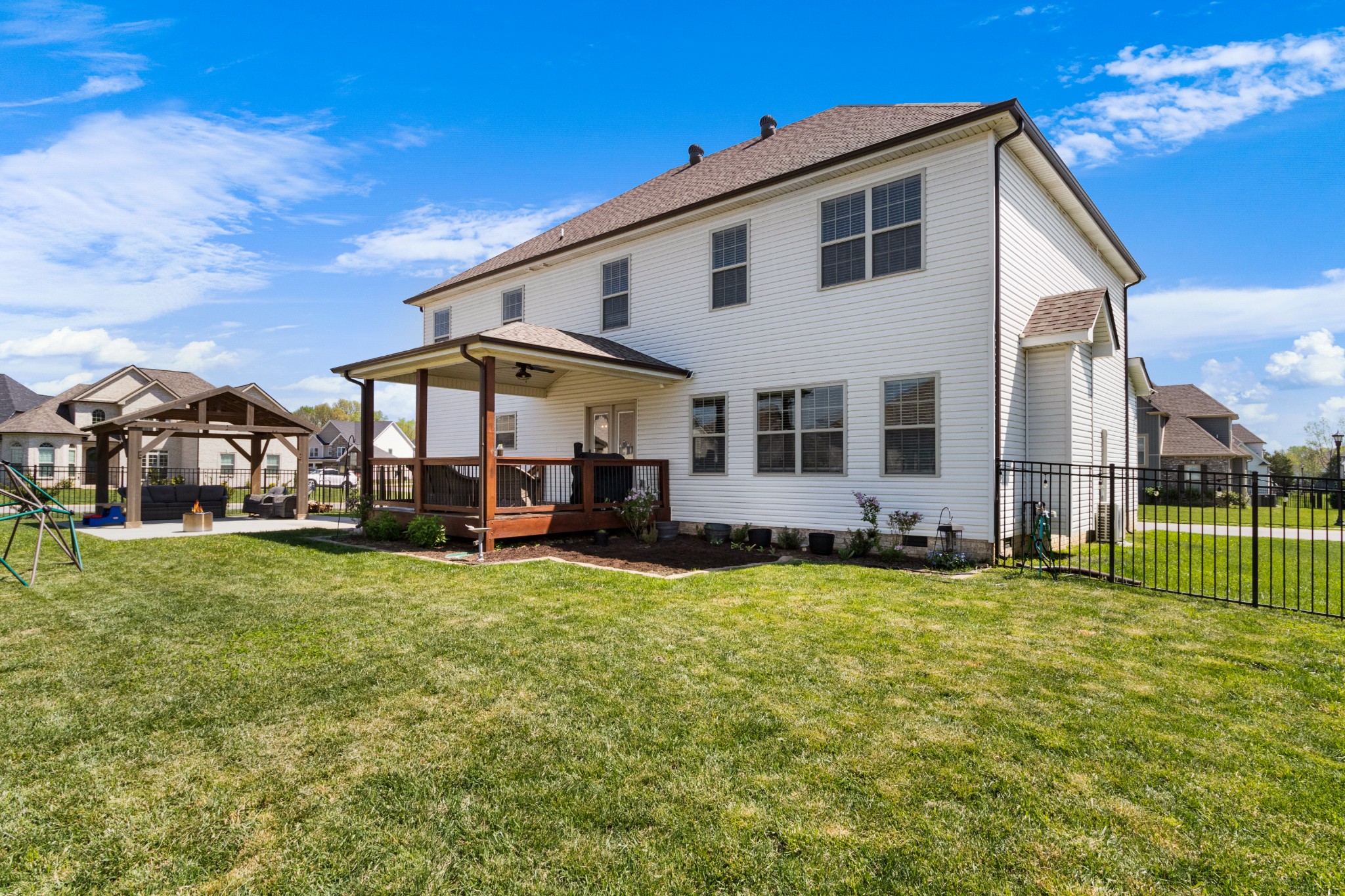 532 Bowden Drive Clarksville, TN 37043 - Photo 44 of 47 a view of a house with backyard porch and garden