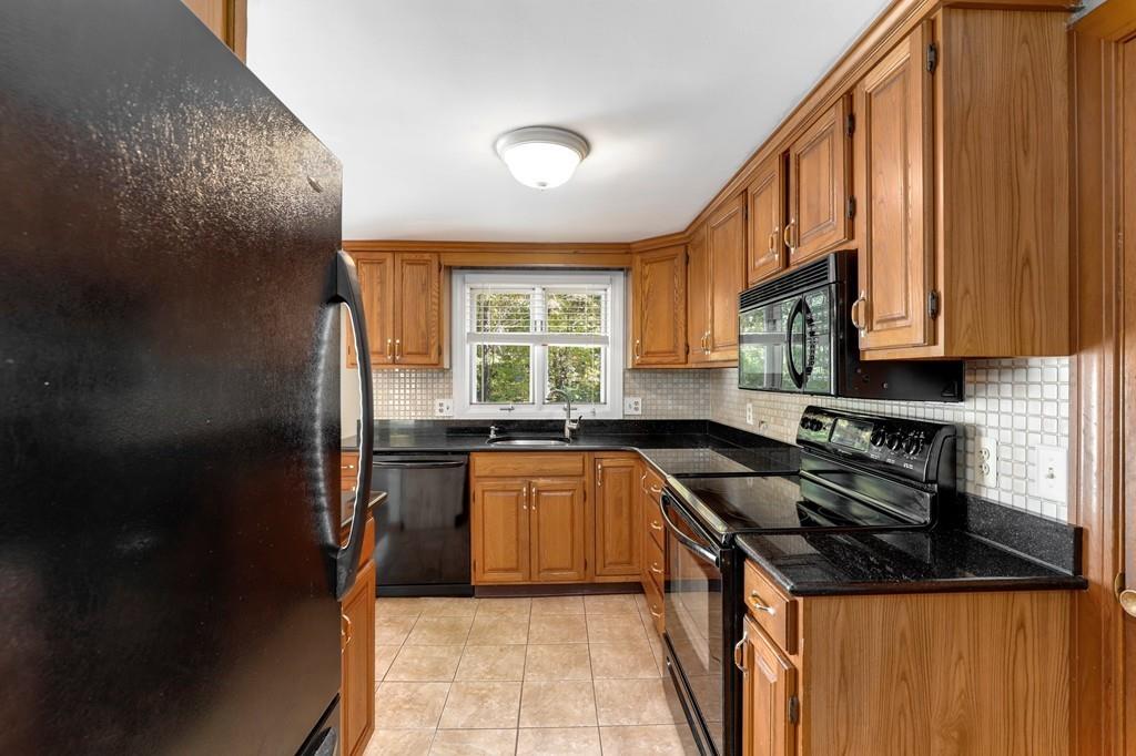 44 Woodland Road Ashland, MA 01721 - Photo 8 of 33 Gallery Image 8
