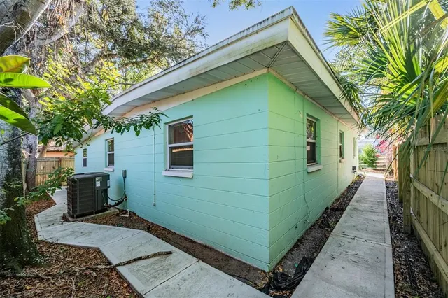 $2,200 | 810 Jurgens Street, Clearwater, FL 33755