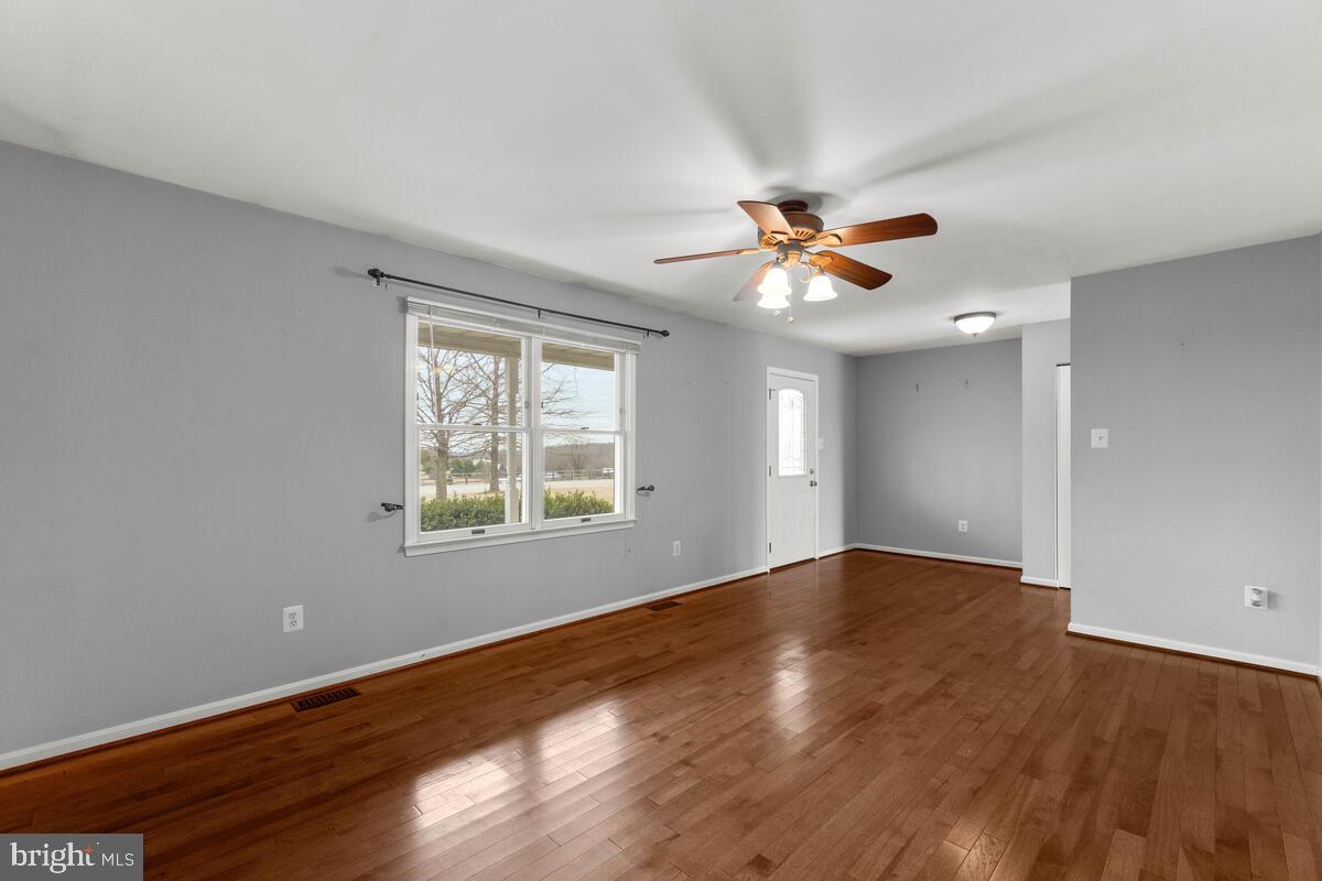 1005 Muller Road Westminster, MD 21157 - Photo 3 of 52 Living Room