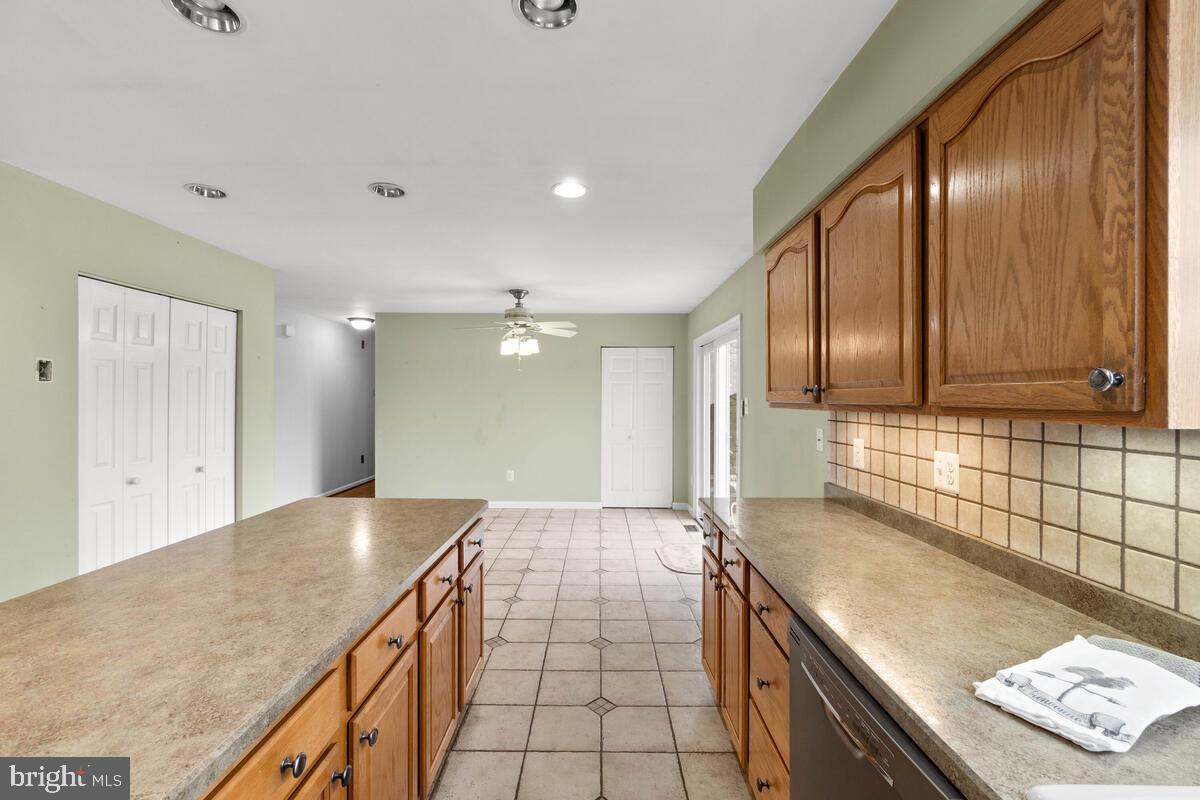 1005 Muller Road Westminster, MD 21157 - Photo 8 of 52 Kitchen- plenty of counter space