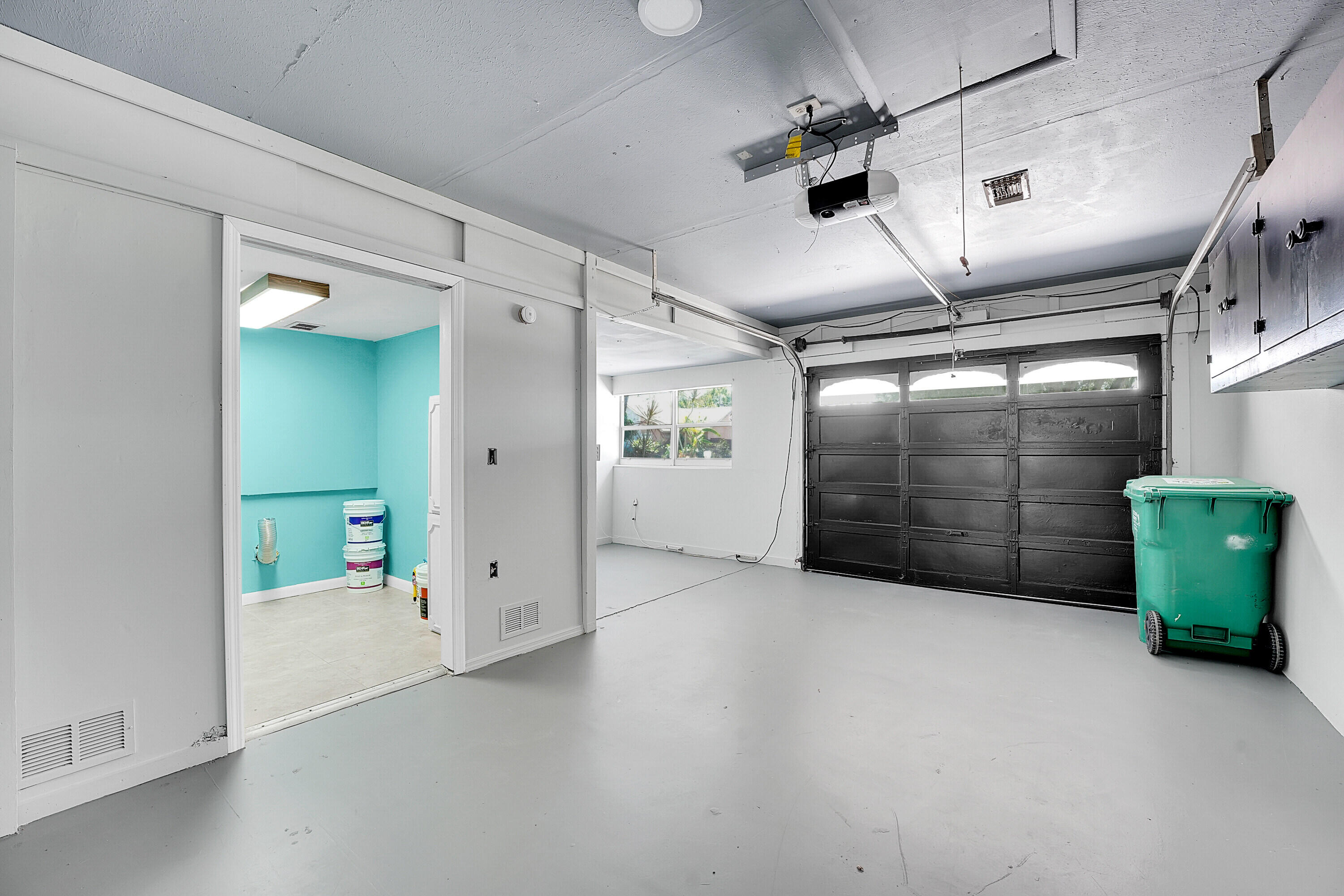 302 West Arbor Avenue Port St. Lucie, FL 34952 - Photo 16 of 25 an empty room with windows