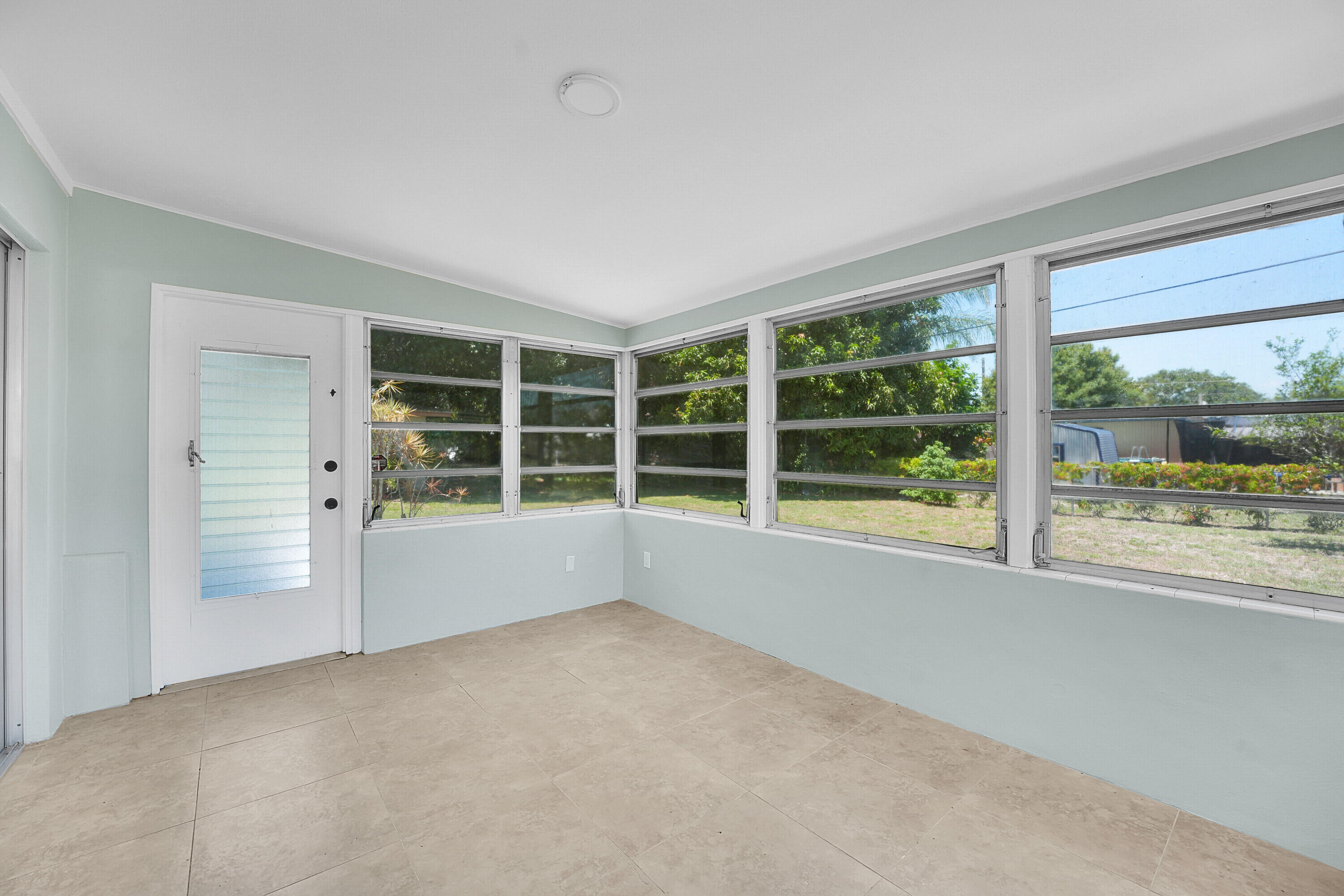 302 West Arbor Avenue Port St. Lucie, FL 34952 - Photo 19 of 25 a view of an empty room with a large window