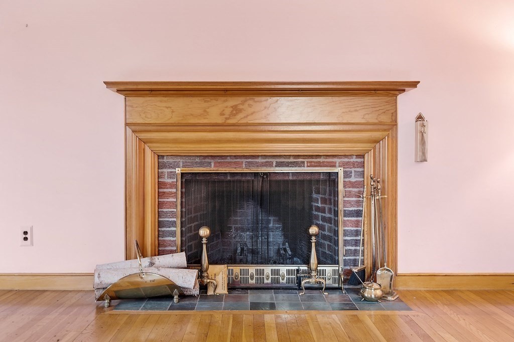 22 Reynolds Road Wakefield, MA 01880 - Photo 5 of 42 Gallery Image 5