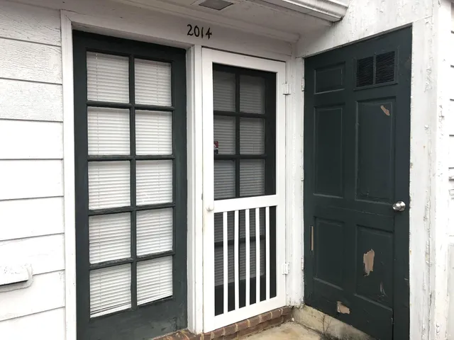 a front view of house with yard