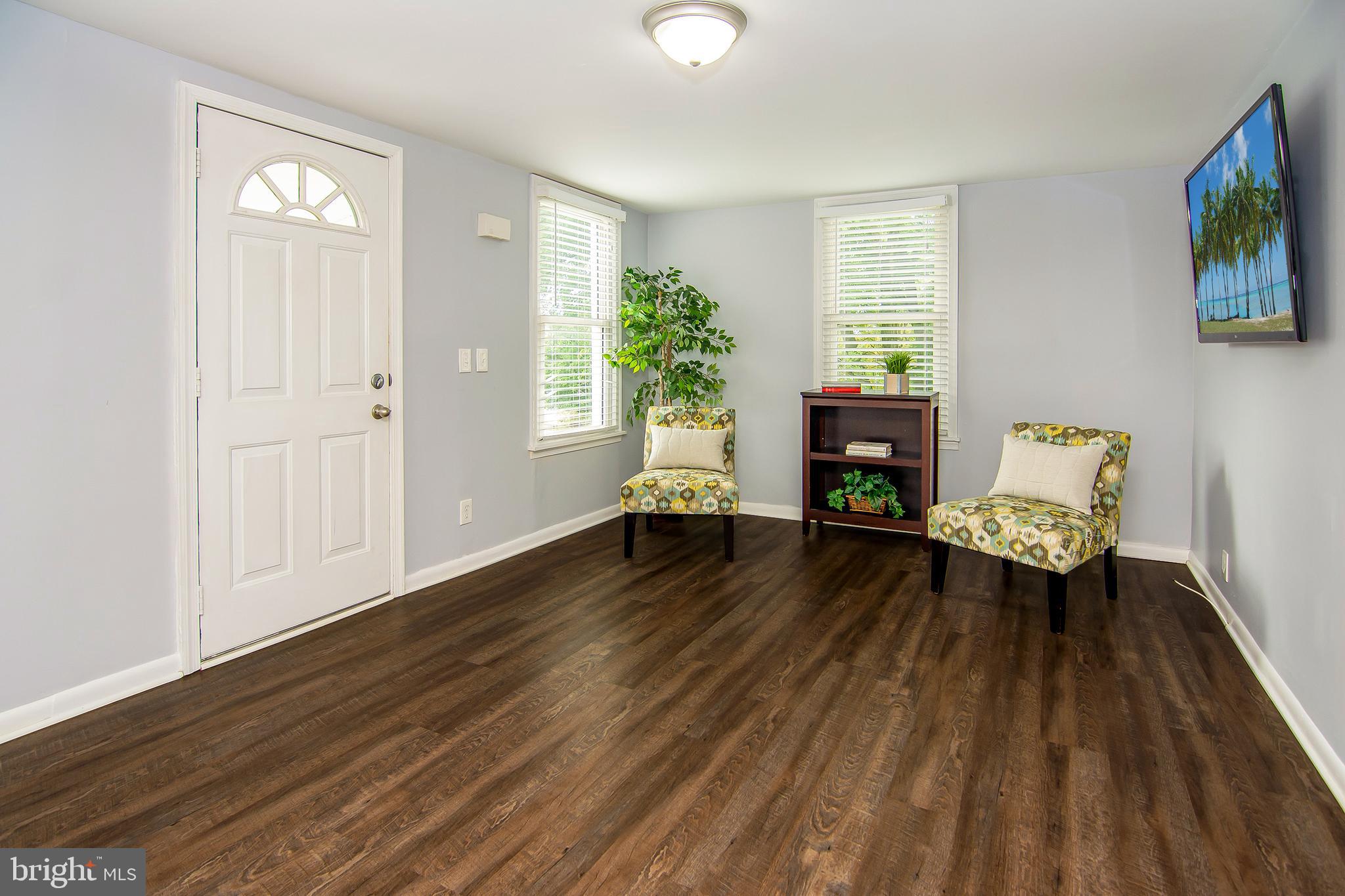 8226 Bon Air Road Baltimore, MD 21234 - Photo 3 of 28 Living Room