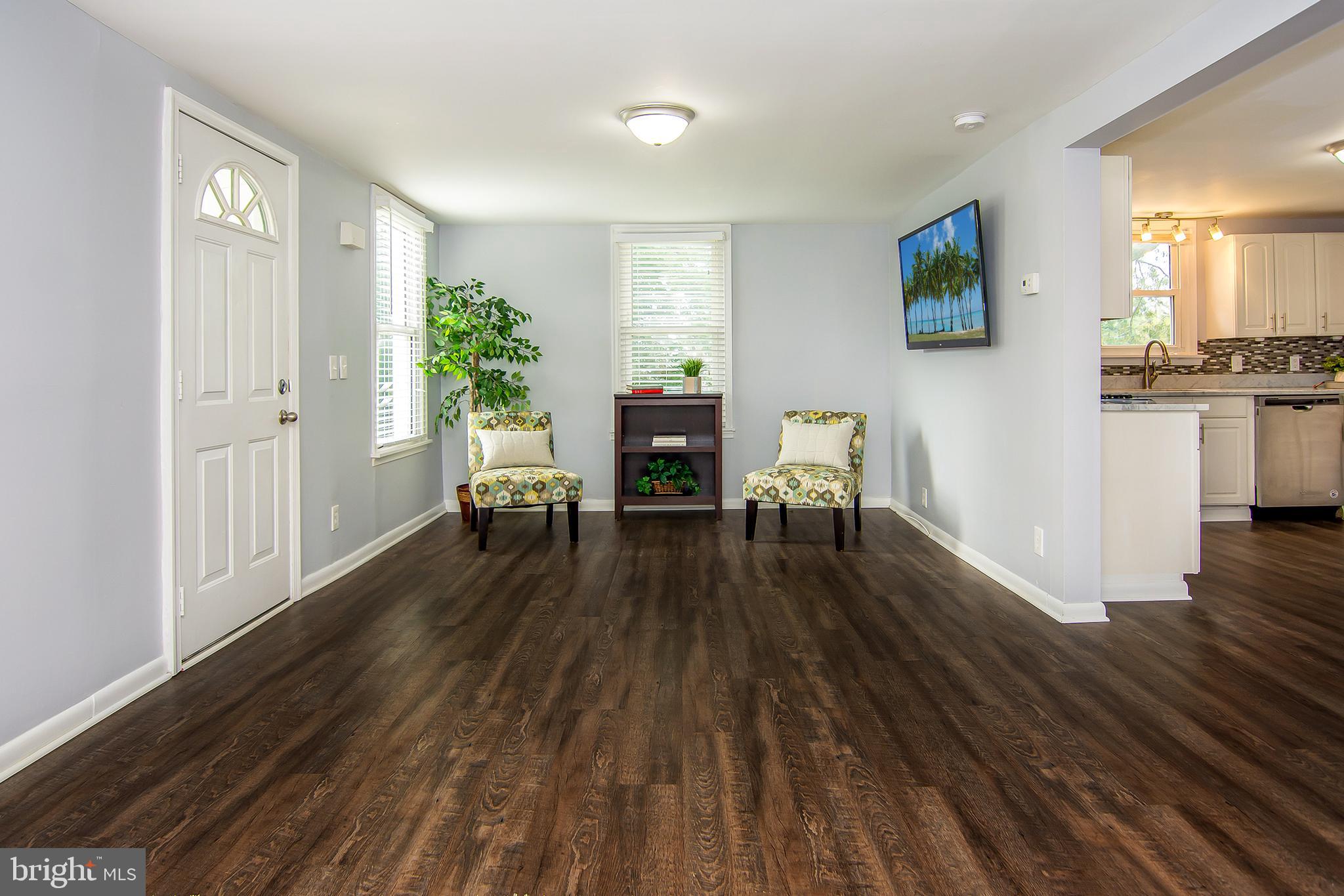 8226 Bon Air Road Baltimore, MD 21234 - Photo 5 of 28 Living Room