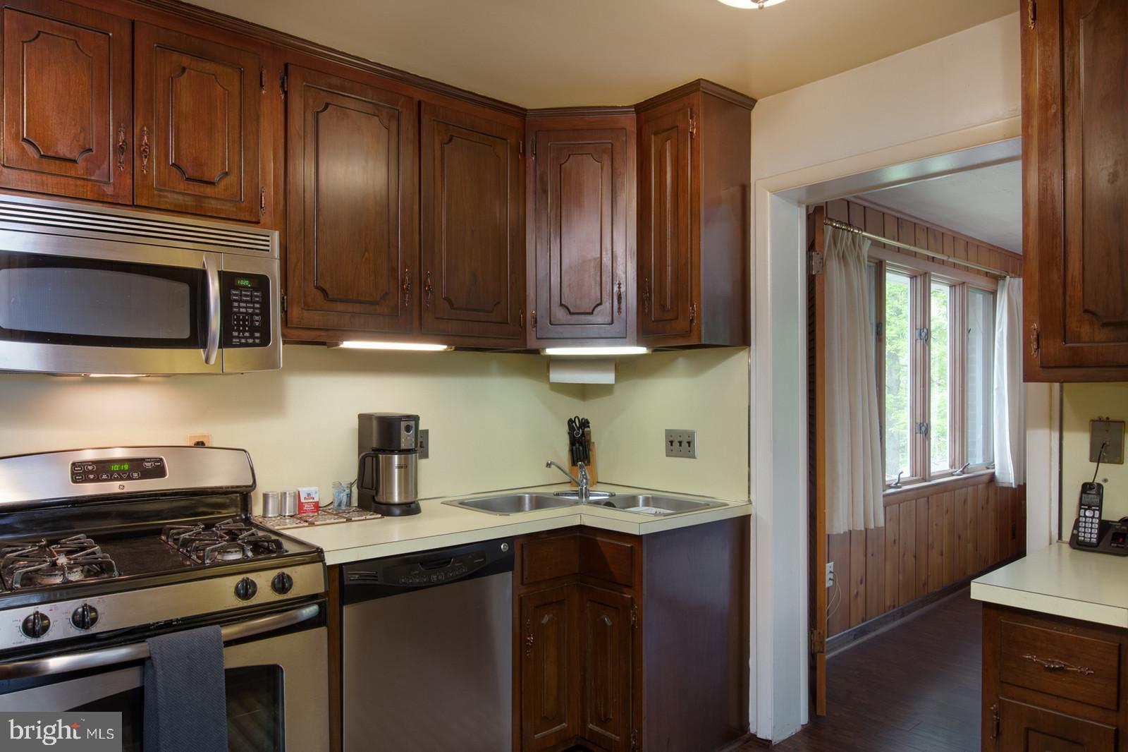 5942 Atteentee Road Springfield, VA 22150 - Photo 6 of 38 Kitchen with Stainless Appliances