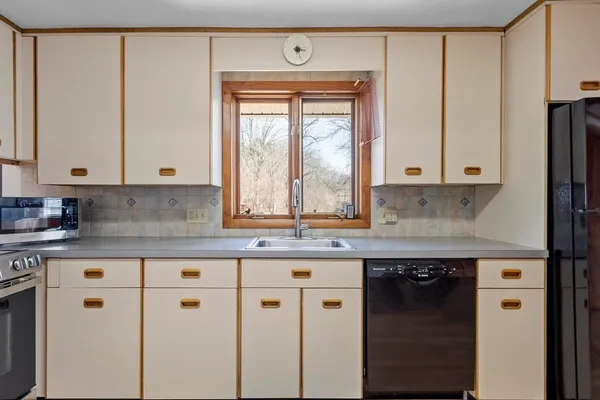 $649,000 | 20 Donna Road, Chelmsford, MA 01824