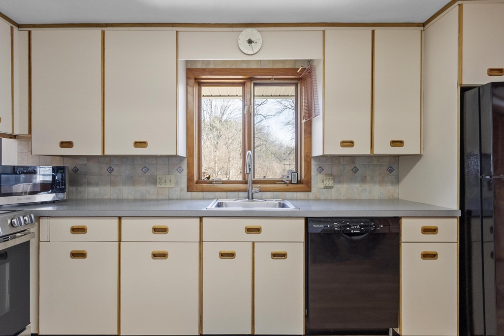 20 Donna Road Chelmsford, MA 01824 - Photo 15 of 24