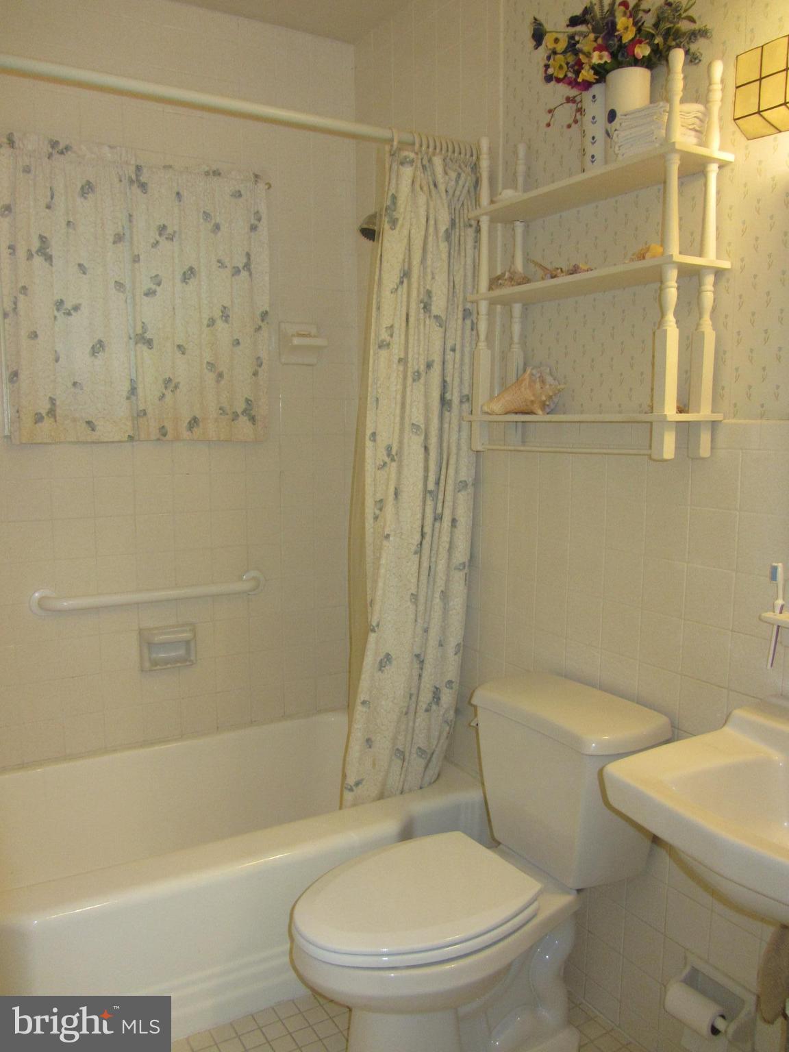 417 Range Road Baltimore, MD 21204 - Photo 14 of 30 Main Level Full Bath
