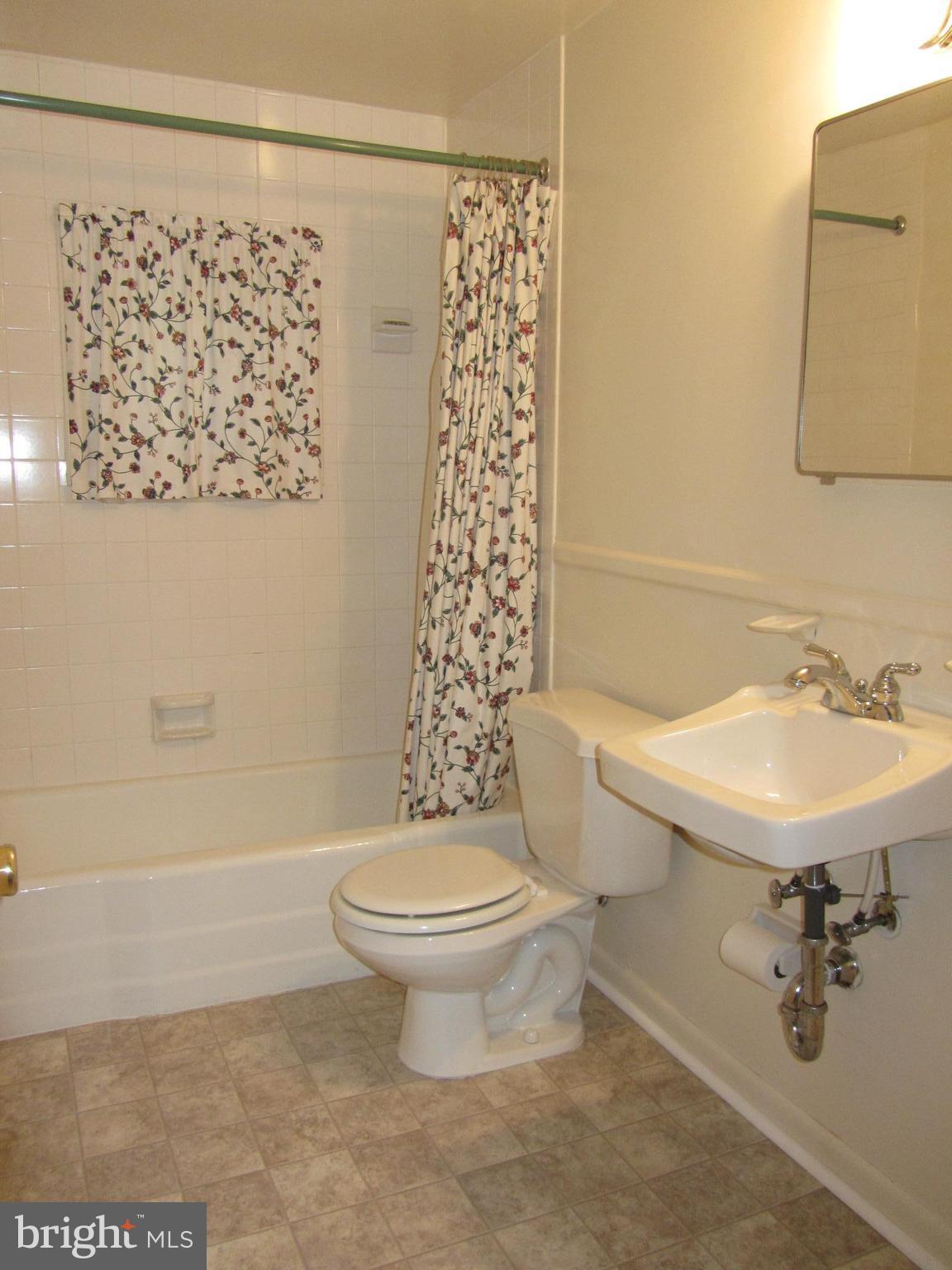 417 Range Road Baltimore, MD 21204 - Photo 19 of 30 Upper Level Full Bath