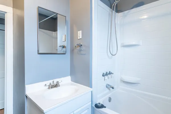 $1,800 | 1020 West Wayne Street, Unit 201, Fort Wayne, IN 46802