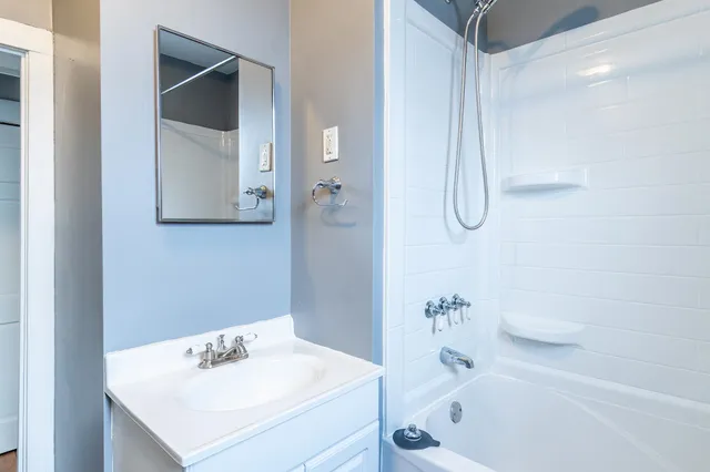 $1,800 | 1020 West Wayne Street, Unit 201, Fort Wayne, IN 46802