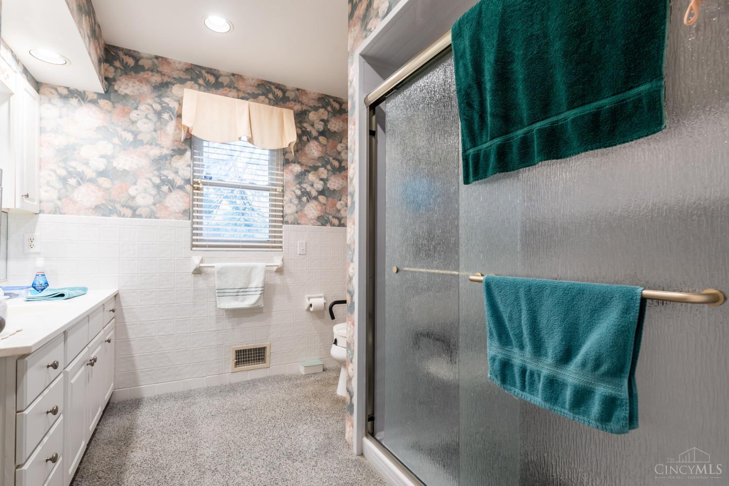 3120 Compton Road Cincinnati, OH 45251 - Photo 17 of 31