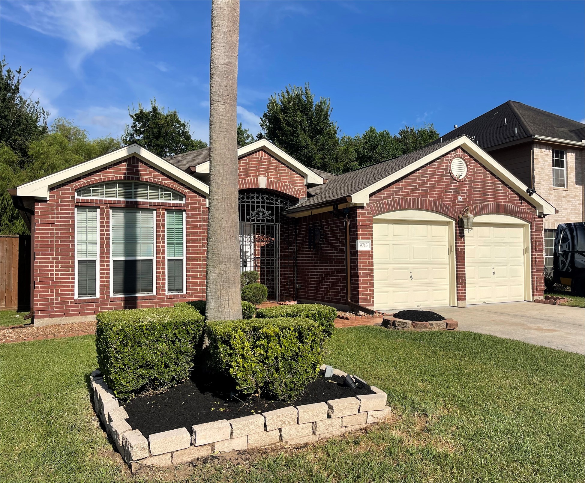 9715 Raul Hector Drive Houston, TX 77075 - Photo 2 of 23 Gallery Image 2