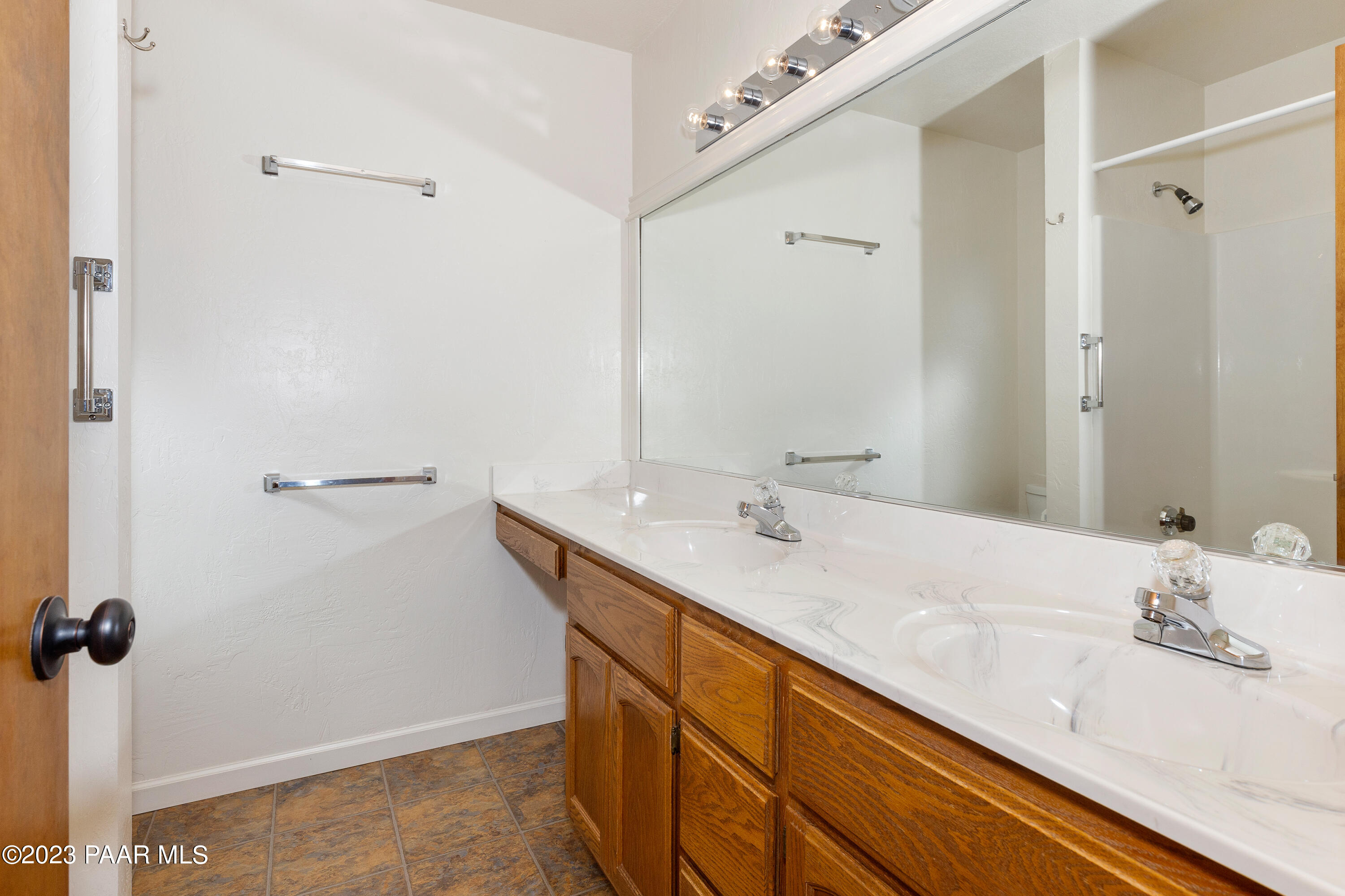 3131 Table Lands Road Prescott, AZ 86301 - Photo 11 of 25 011_Master Bathroom