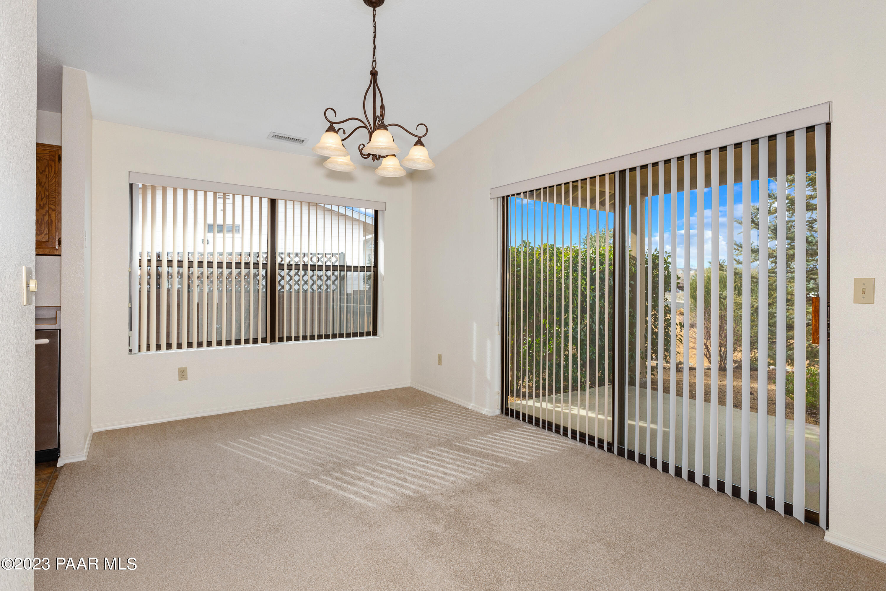 3131 Table Lands Road Prescott, AZ 86301 - Photo 8 of 25 008_Dining Area