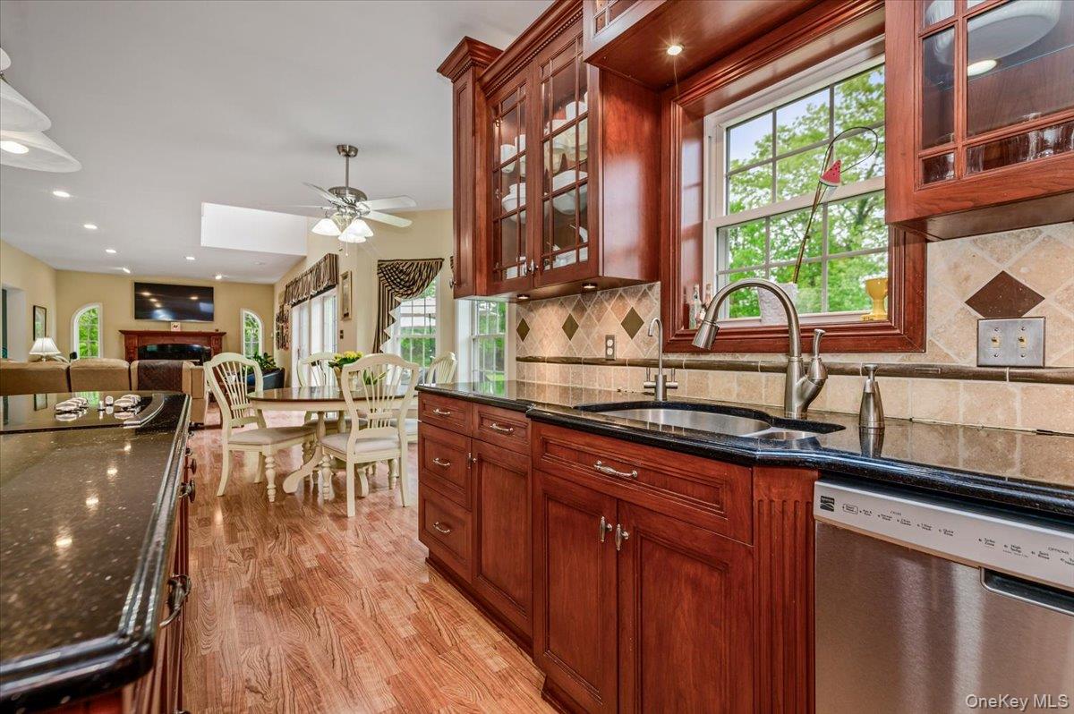 24 Muscoot Road East Mahopac, NY 10541 - Photo 13 of 46