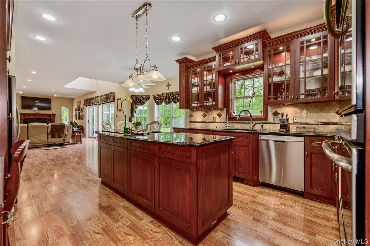 24 Muscoot Road East Mahopac, NY 10541 - Photo 15 of 46