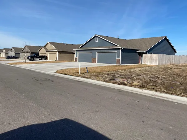 $666,000 | 458 South Longbranch Drive, Unit 6, Maize, KS 67101