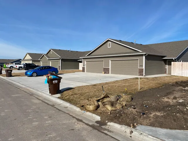 $666,000 | 458 South Longbranch Drive, Unit 6, Maize, KS 67101