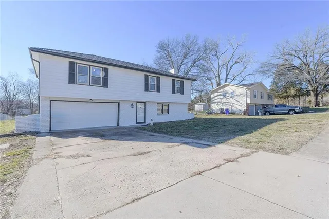 $2,500 | 1105 West Forest Drive, Olathe, KS 66061