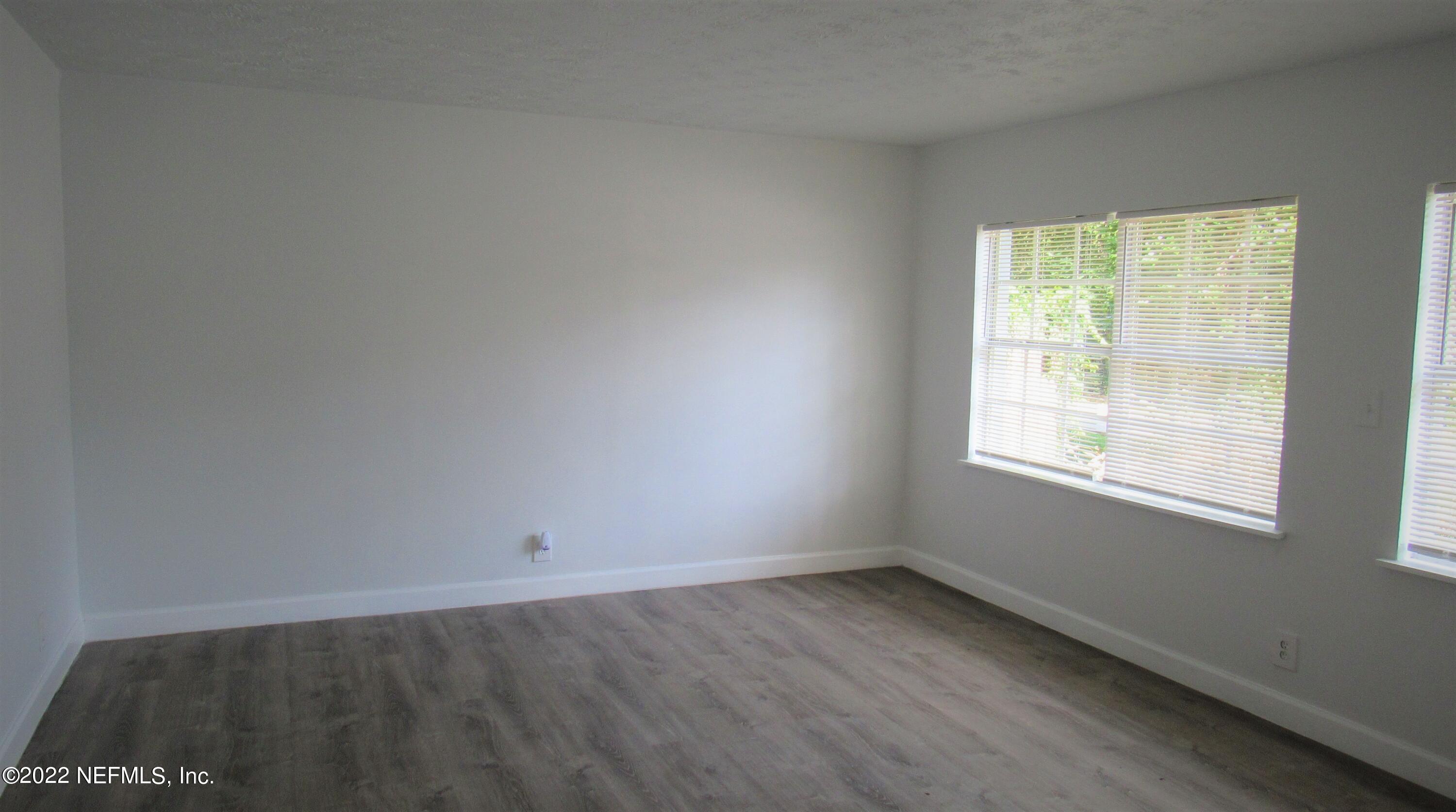 313 Arlington Road North Jacksonville, FL 32211 - Photo 6 of 11 Living Room