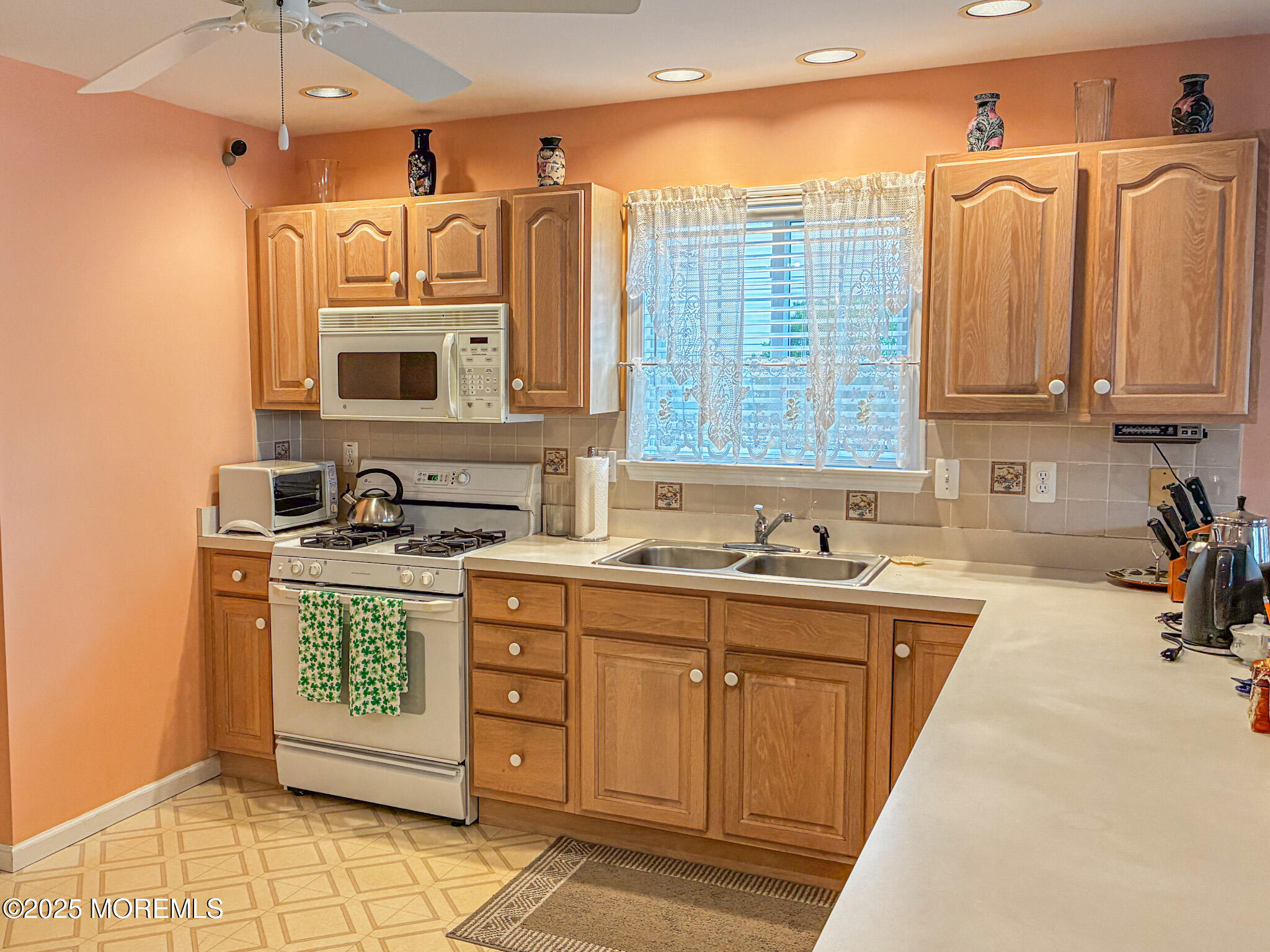 113 Compass Road Manahawkin, NJ 08050 - Photo 14 of 40 Kitchen5