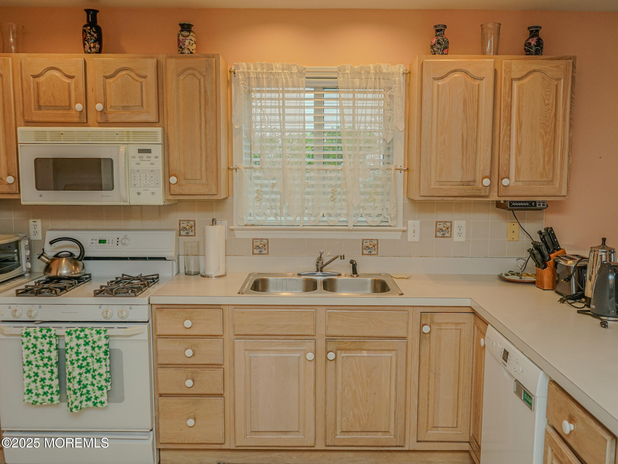113 Compass Road Manahawkin, NJ 08050 - Photo 18 of 40 Kitchen3