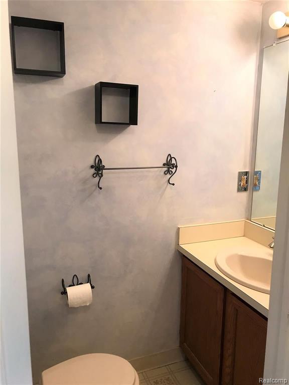 31176 Country Bluff Farmington Hills, MI 48331 - Photo 9 of 14