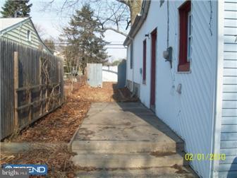 706 Raleigh Court Wallingford, PA 19086 - Photo 2 of 5 Exterior Side