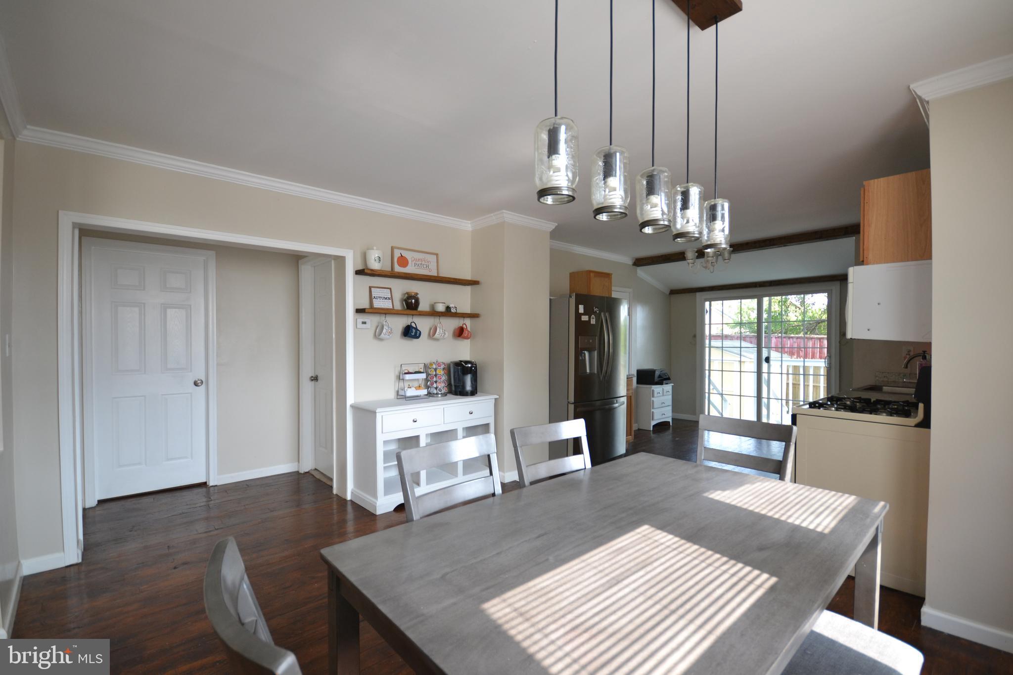 4109 Oak Road Baltimore, MD 21227 - Photo 6 of 21