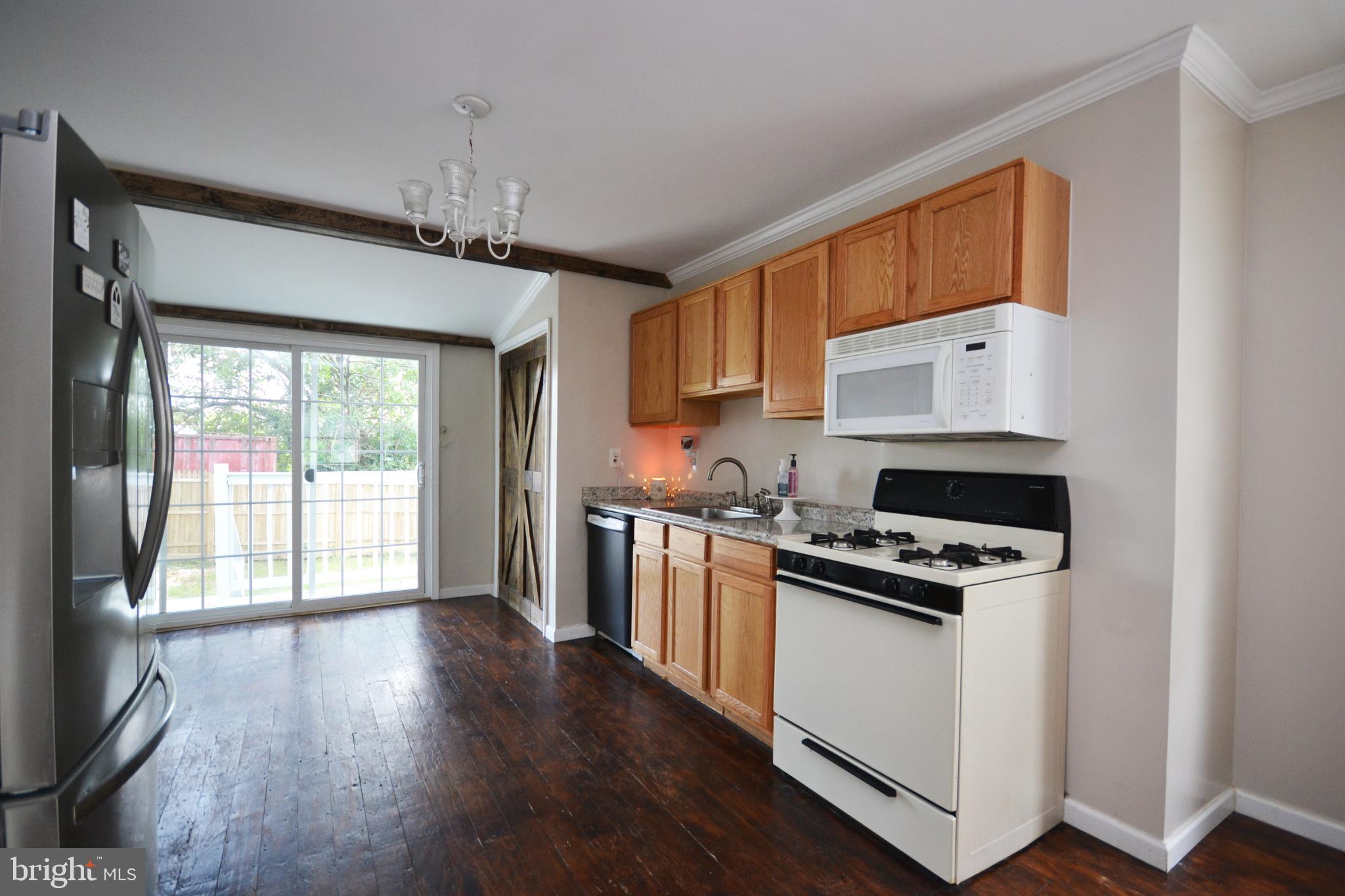 4109 Oak Road Baltimore, MD 21227 - Photo 7 of 21