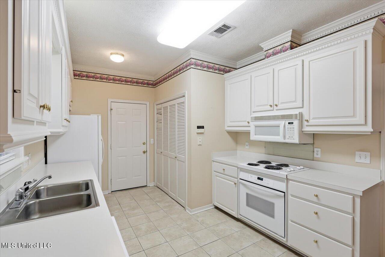 123 Chestnut Drive Brandon, MS 39047 - Photo 10 of 26 10-123 Chestnut Dr _ Home Tours MS