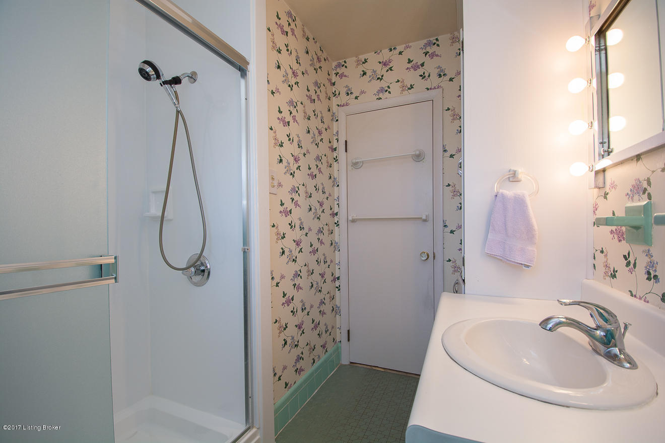 3739 Rouge Way Louisville, KY 40218 - Photo 21 of 40 Full Bath