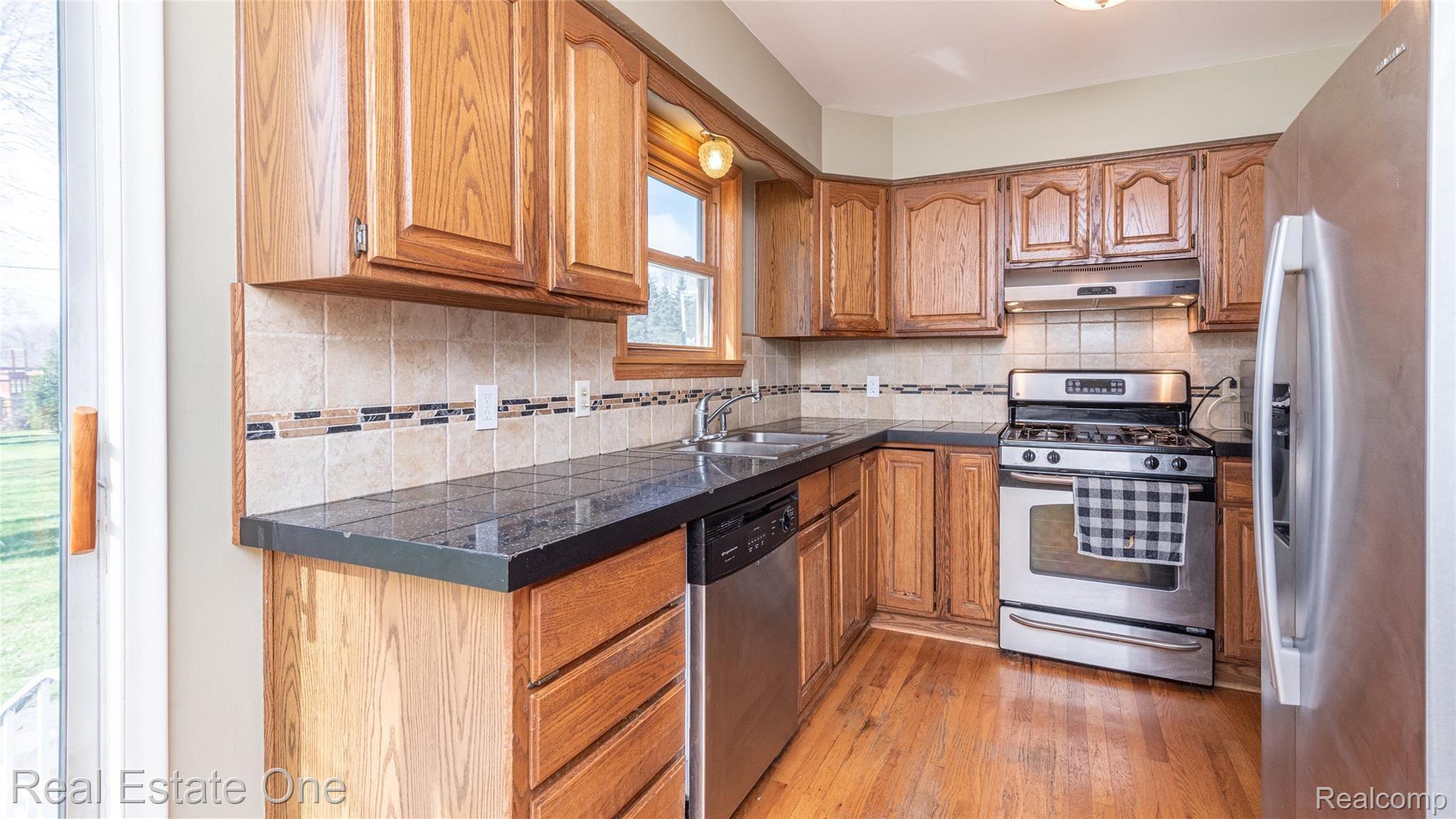 2244 Reid Road Grand Blanc, MI 48439 - Photo 20 of 44 0192220027177_18.jpg