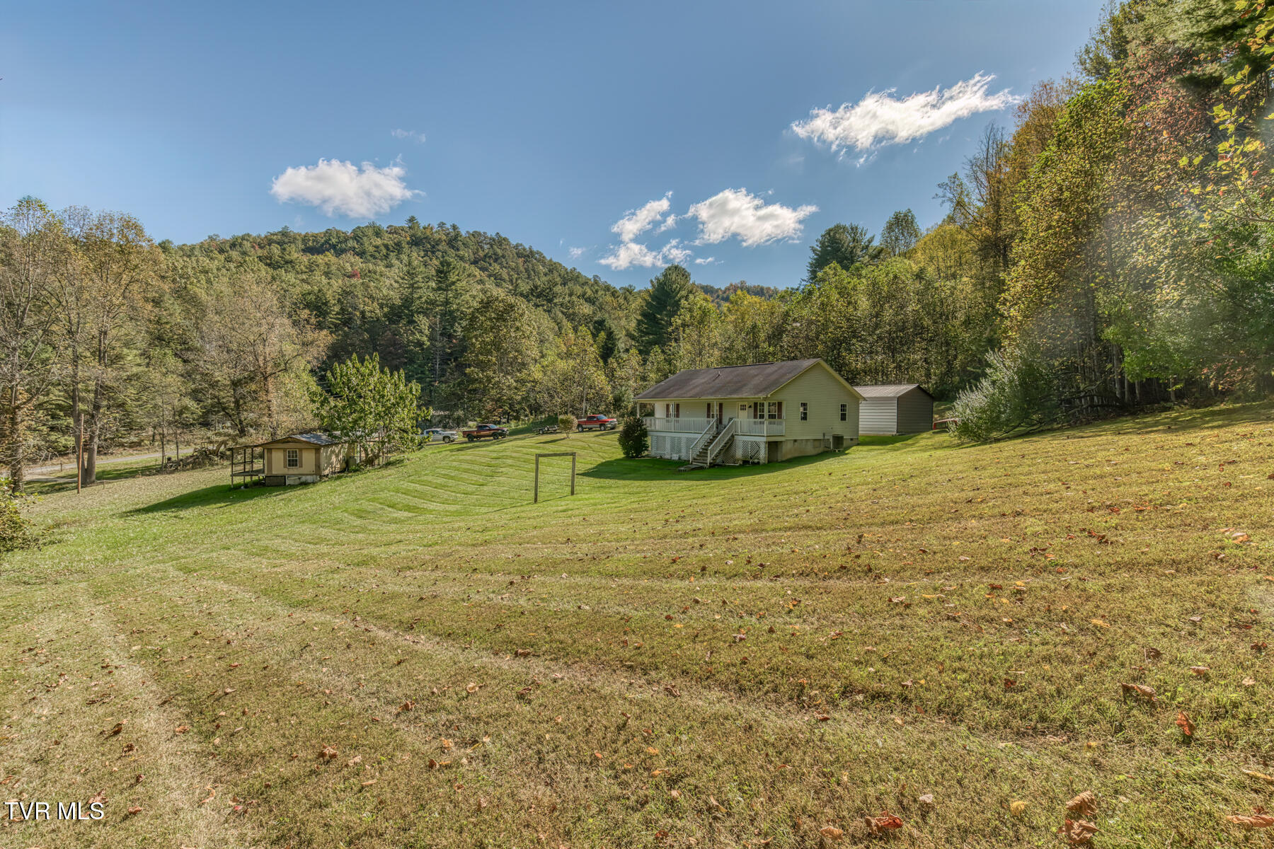 318 Wayne Laws Road Butler, TN 37640 - Photo 27 of 28 318 Wayne Laws Rd-27