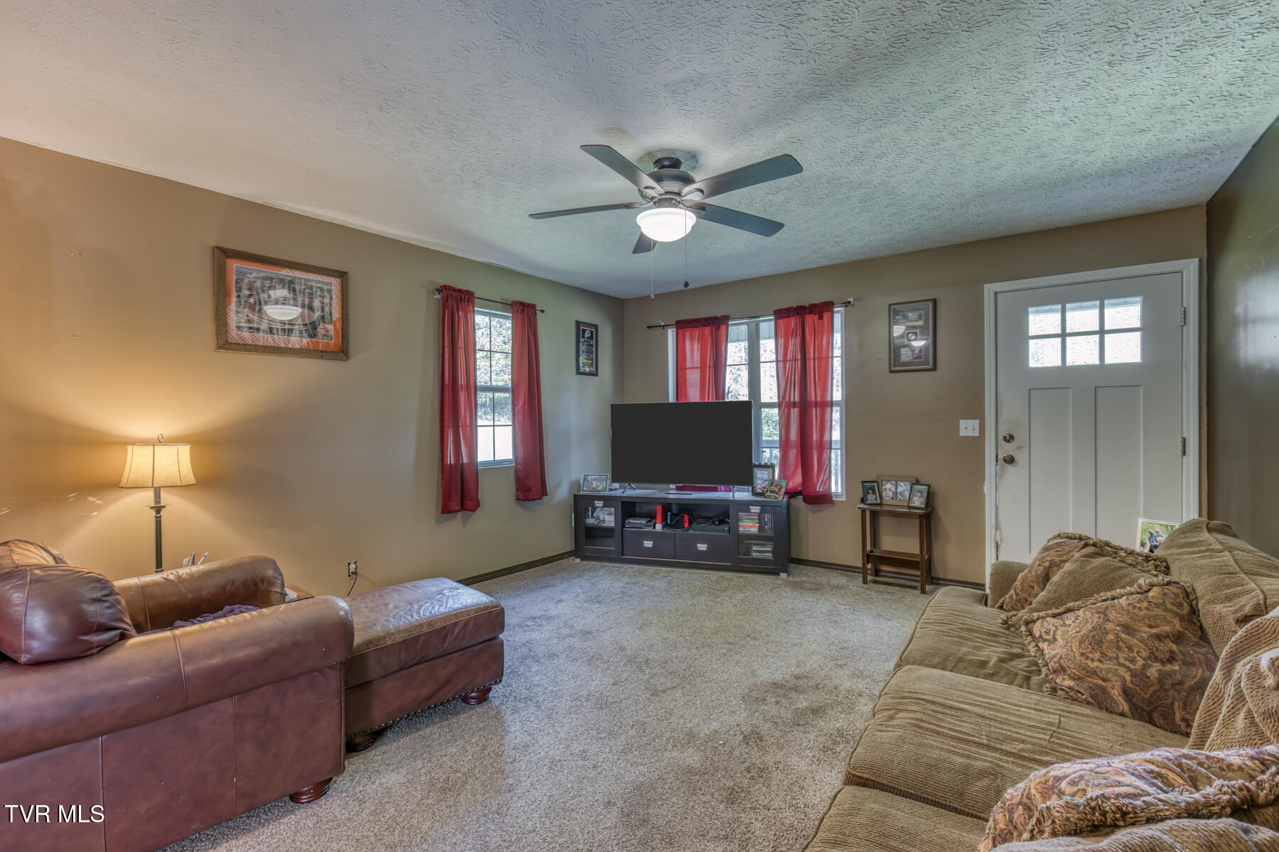 318 Wayne Laws Road Butler, TN 37640 - Photo 6 of 28 318 Wayne Laws Rd-6