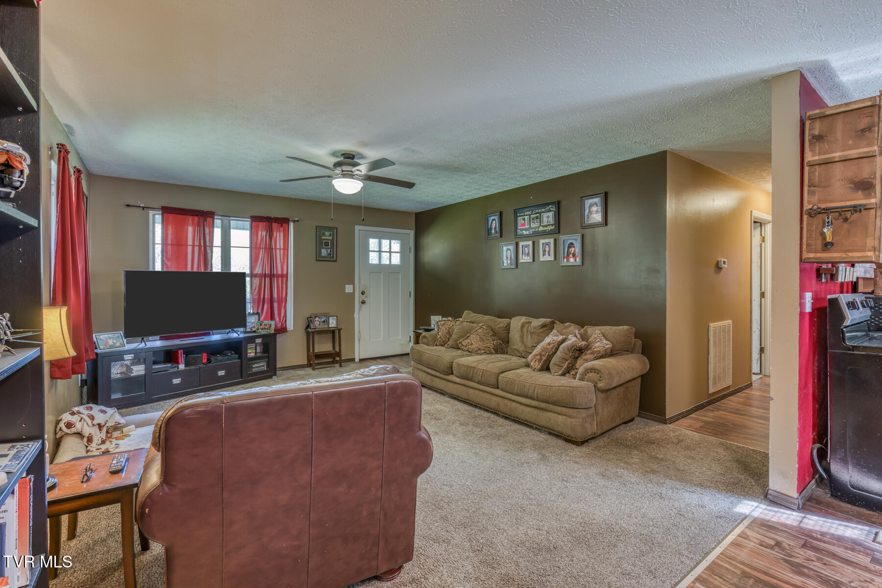 318 Wayne Laws Road Butler, TN 37640 - Photo 7 of 28 318 Wayne Laws Rd-7