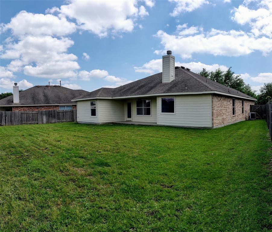 4428 Bent Path Round Rock, TX 78665 - Photo 14 of 17 a front view of a house with garden