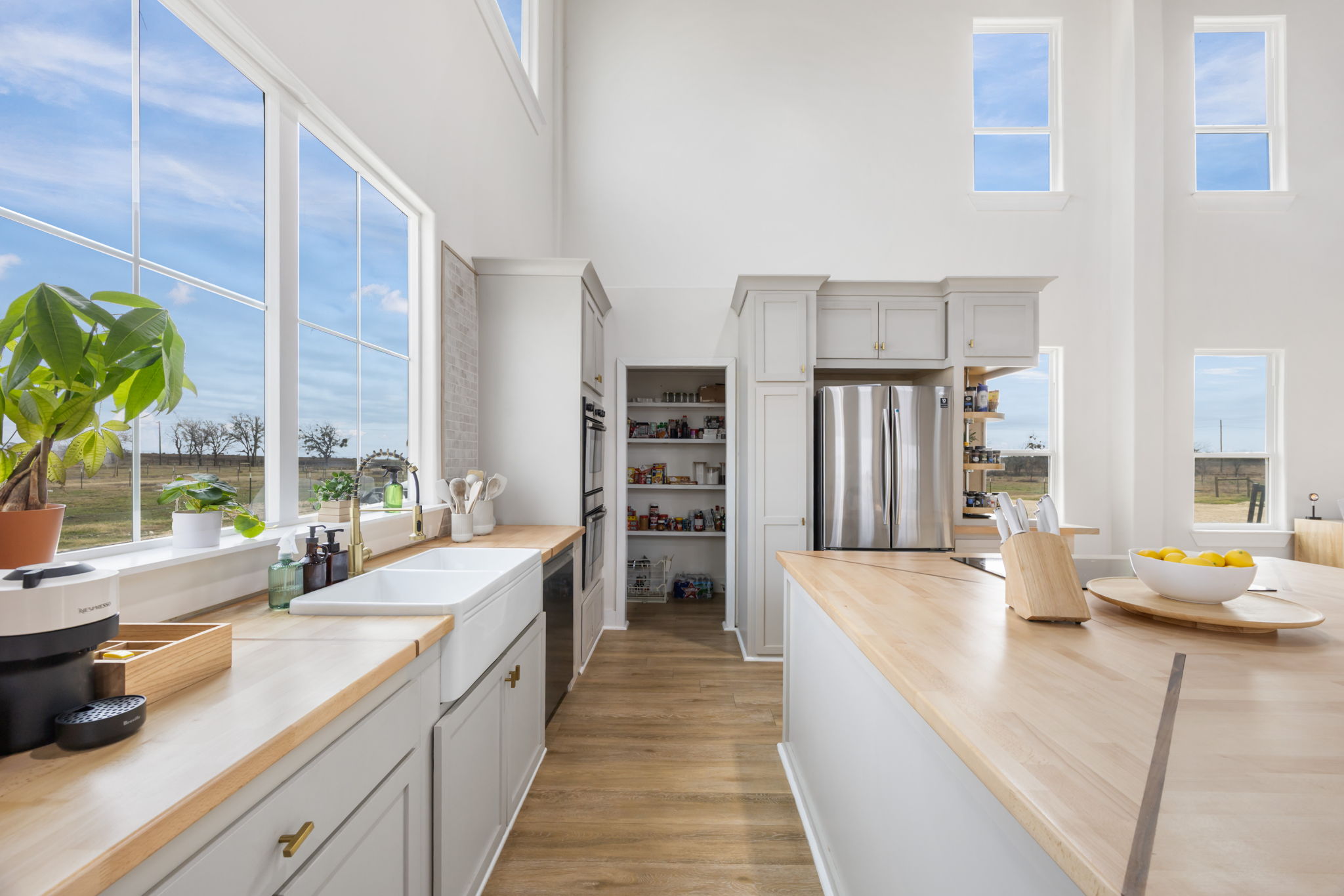 735 County Road 304 East Jarrell, TX 76537 - Photo 7 of 40