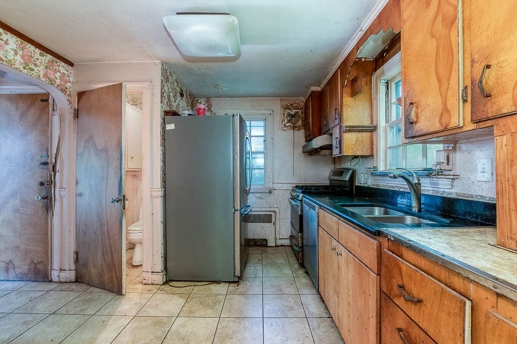 33 Morey Road Boston, MA 02132 - Photo 15 of 33