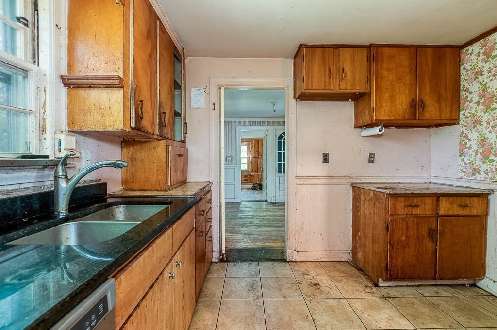 33 Morey Road Boston, MA 02132 - Photo 16 of 33