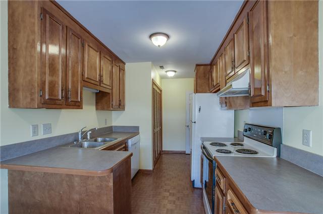 GALLEY STYLE KITCHEN W/ LAUNDRY CLOSET