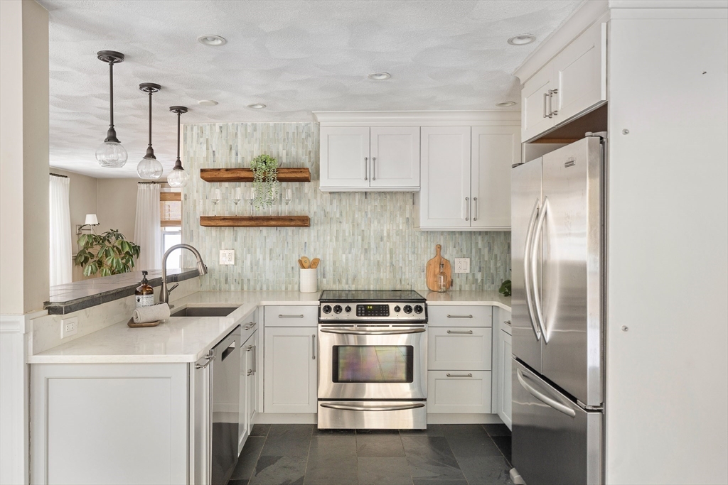 12 Campmeeting Road Topsfield, MA 01983 - Photo 11 of 38