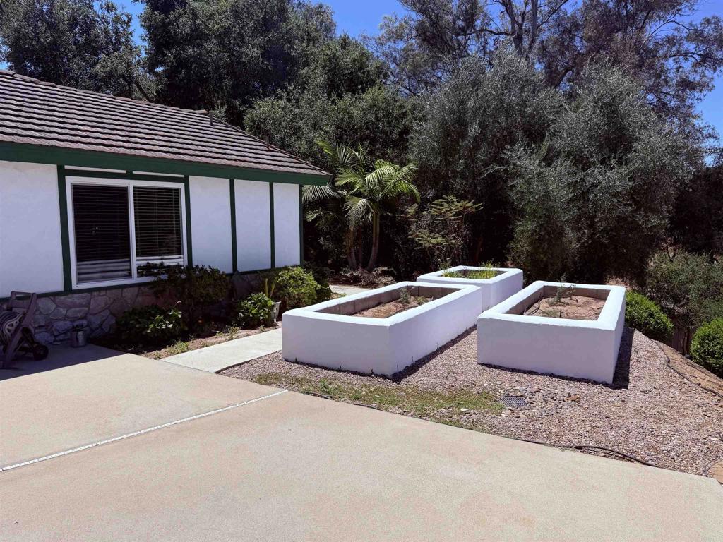 524 Rosvall Drive Fallbrook, CA 92028 - Photo 6 of 77 Raised Gardening Beds with Drip Irrigation