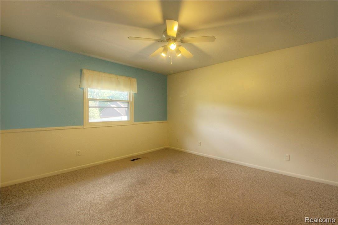 6263 Kings Pointe Road Grand Blanc, MI 48439 - Photo 31 of 41 930A1467_8_9.jpg