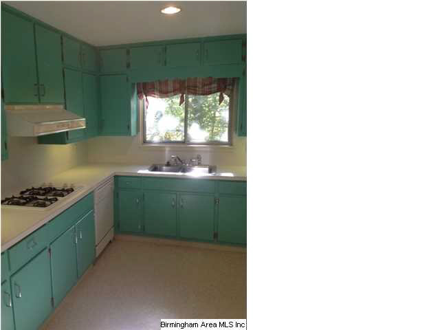 1328 Southhall Road Birmingham, AL 35213 - Photo 5 of 32