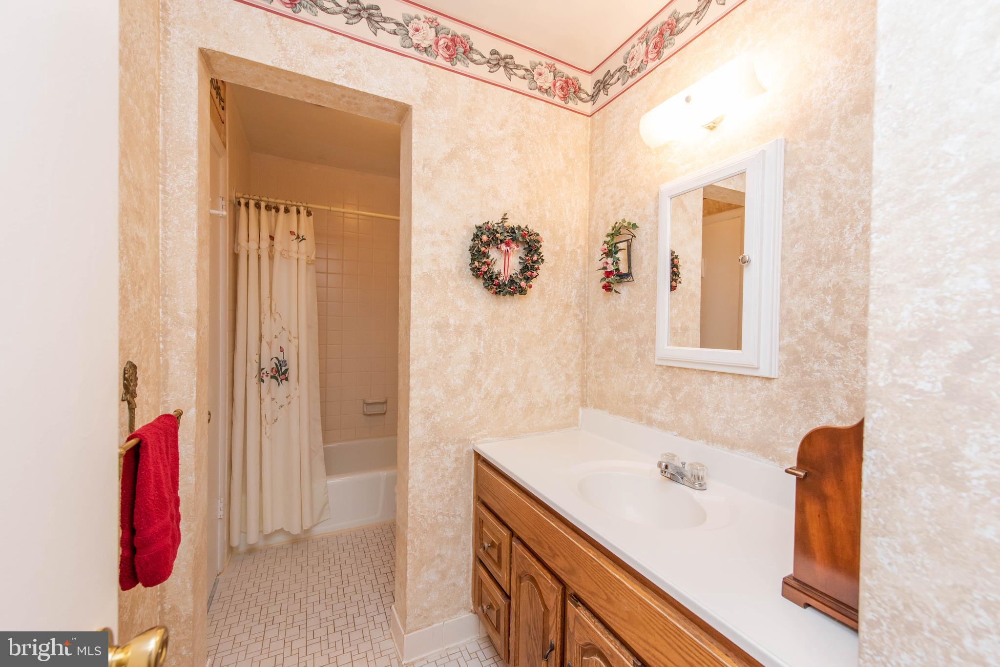65 Ridge Road, Unit J Greenbelt, MD 20770 - Photo 15 of 36 Bath room